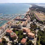 Hébergement de vacances Holidays *
